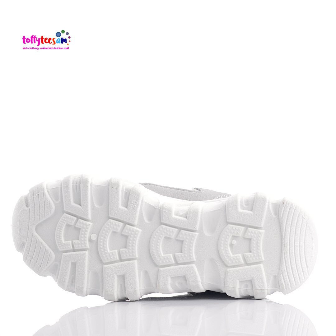 Breathable athletic non-slip sneakers